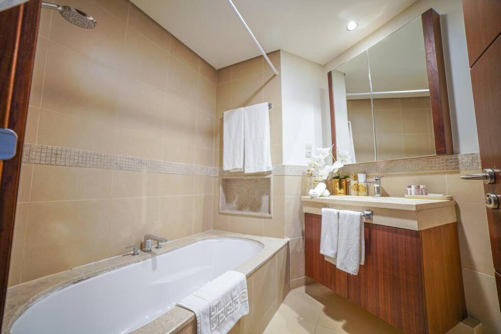 First Class 2Br With Full Dubai Skyline & Sea View Exterior photo